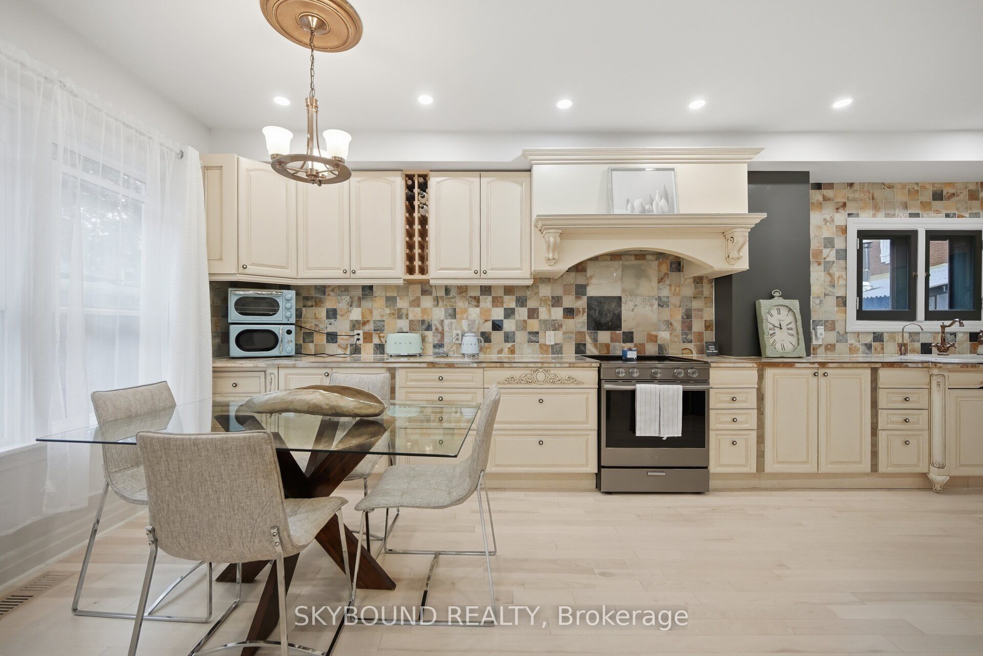 27 Rowe Street Property Photo 11