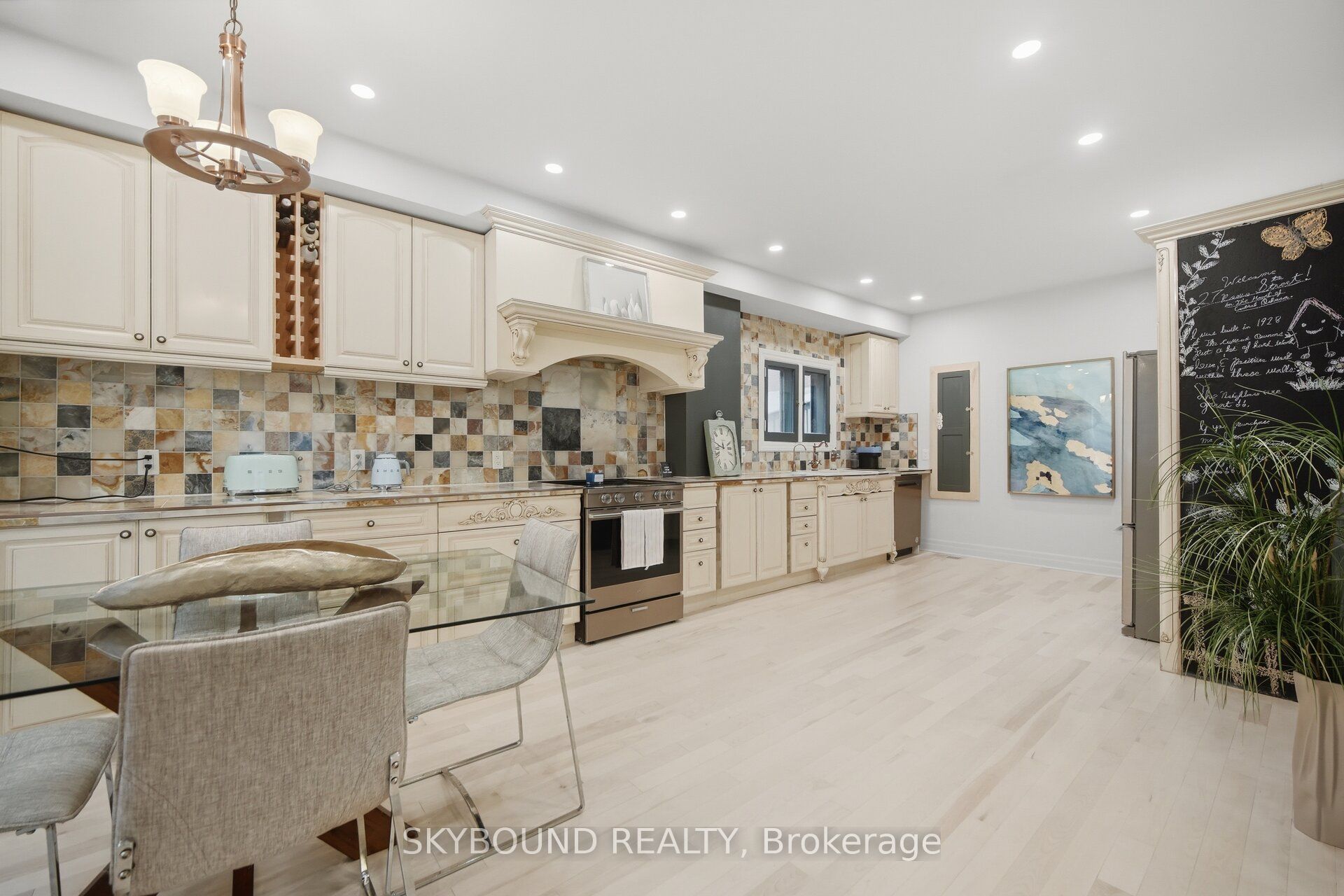 27 Rowe Street Property Photo 12