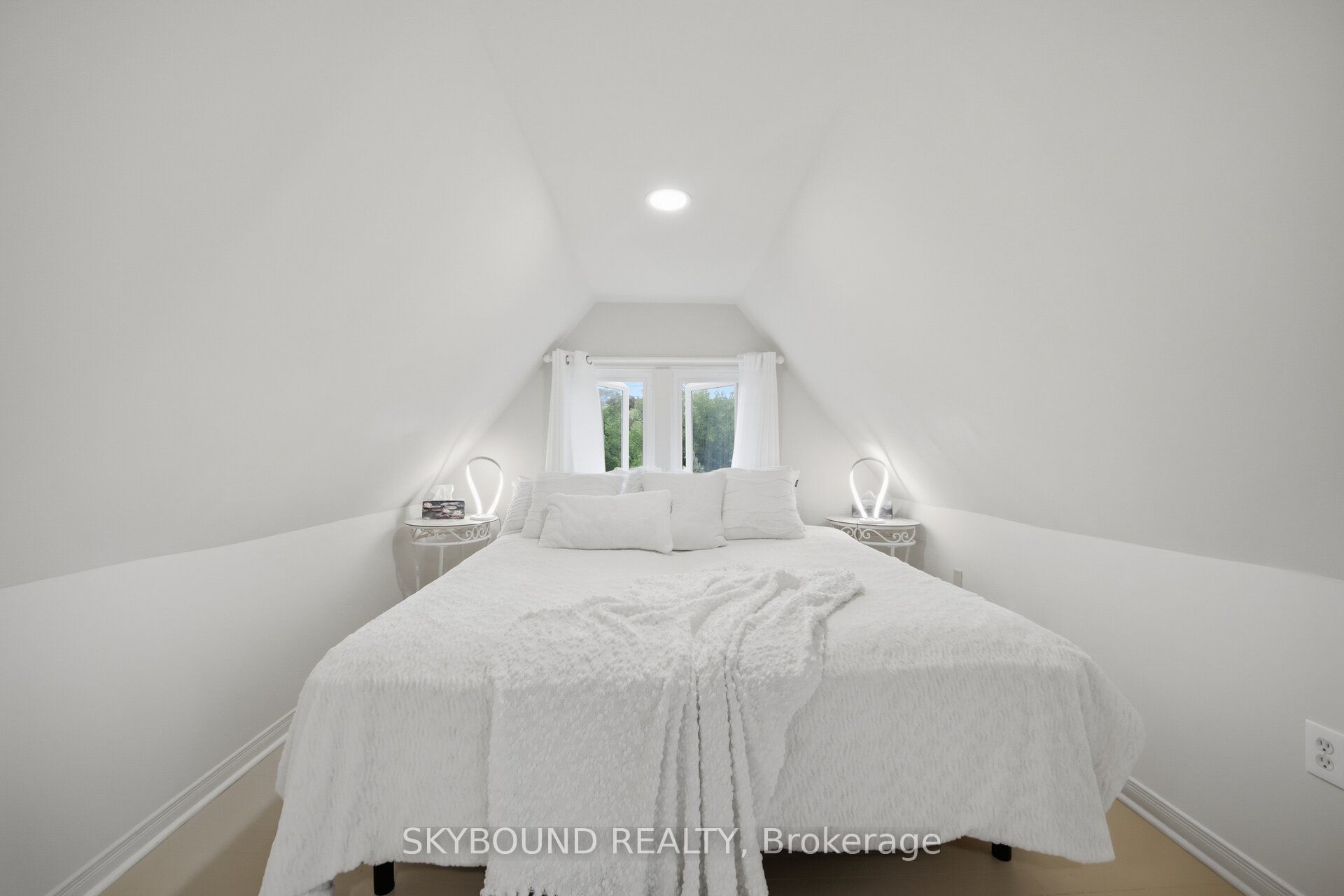 27 Rowe Street Property Photo 30