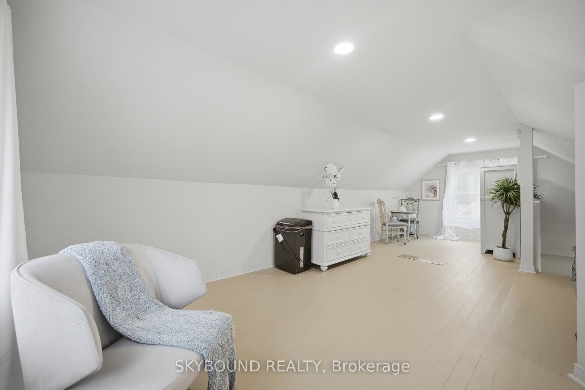 27 Rowe Street Property Photo 31