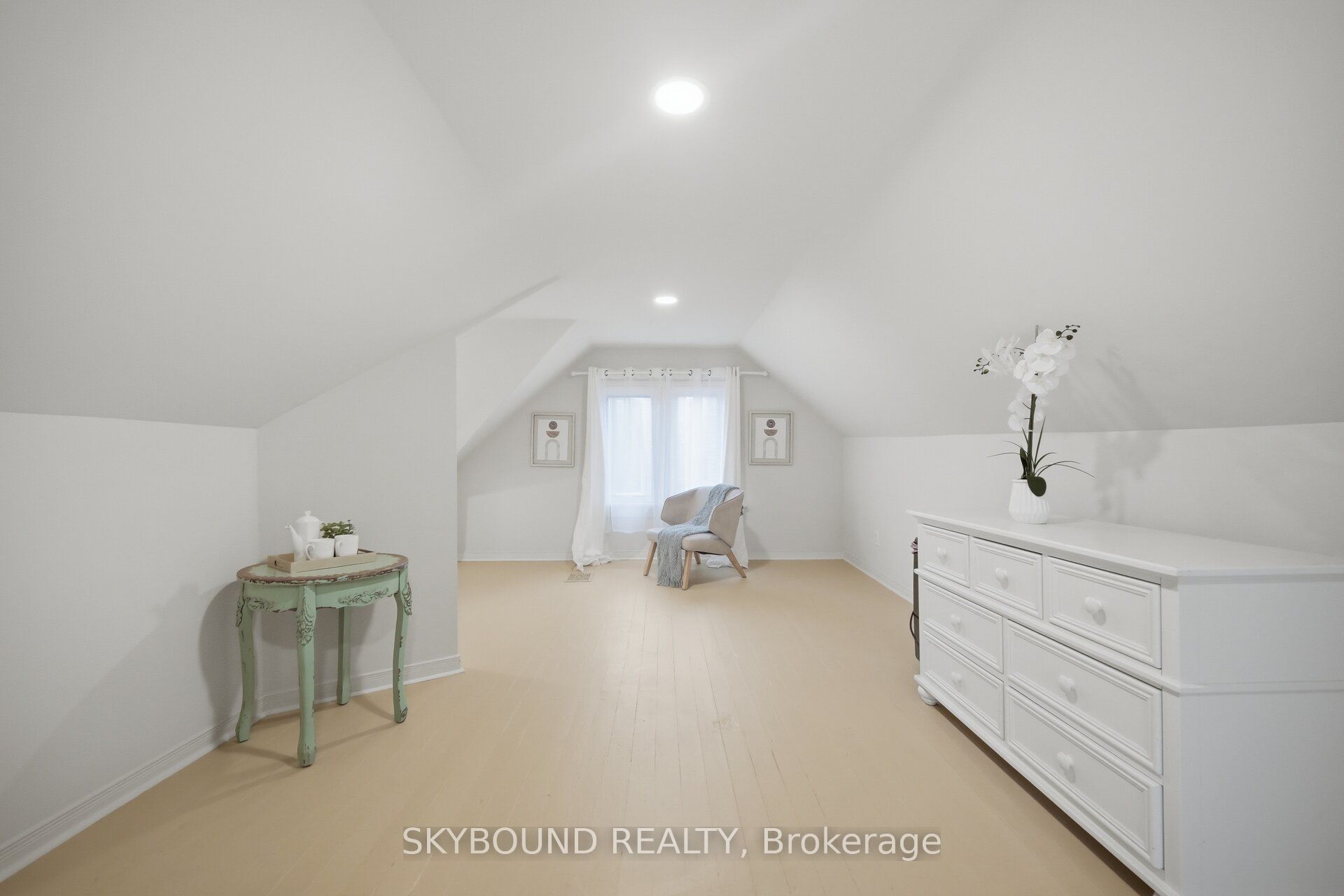 27 Rowe Street Property Photo 33