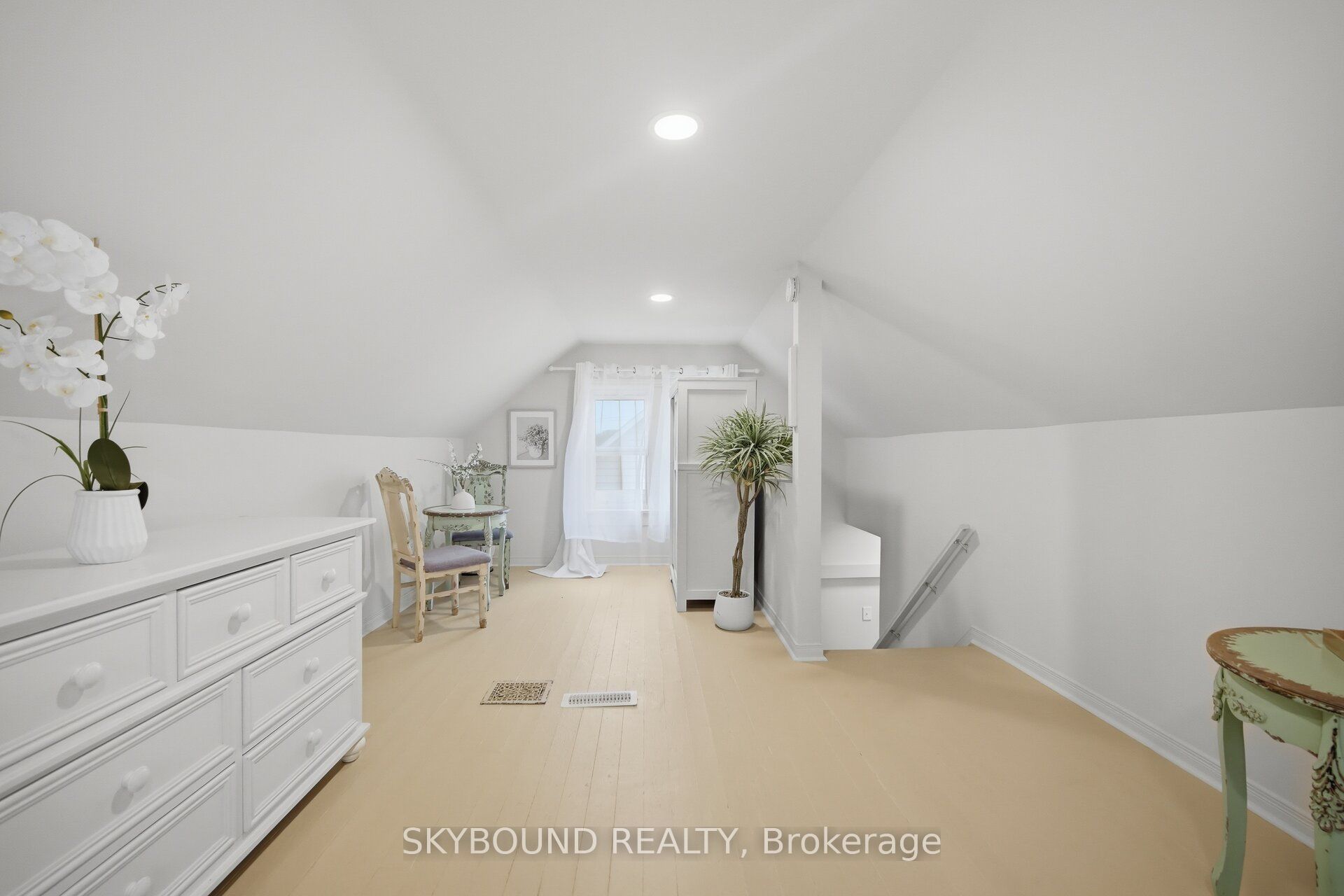27 Rowe Street Property Photo 34