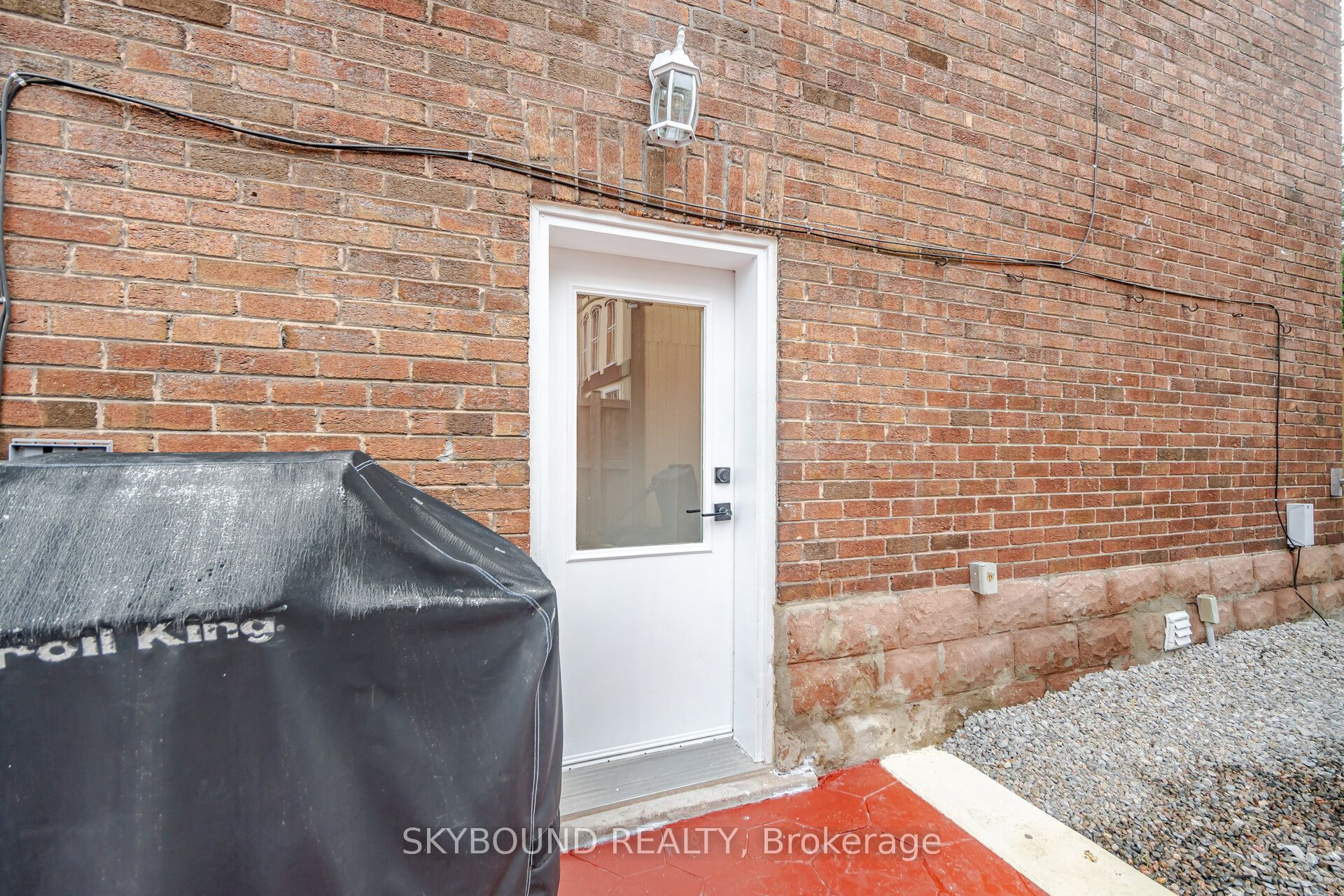 27 Rowe Street Property Photo 35