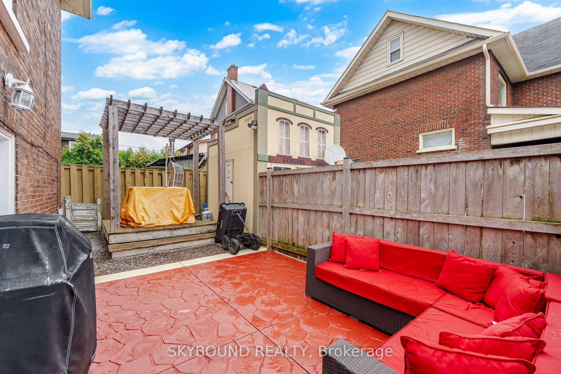 27 Rowe Street Property Photo 43