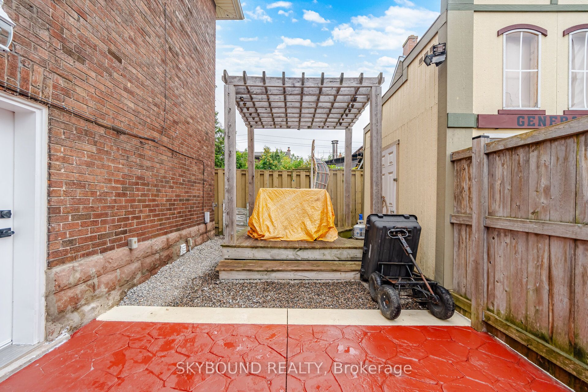 27 Rowe Street Property Photo 44