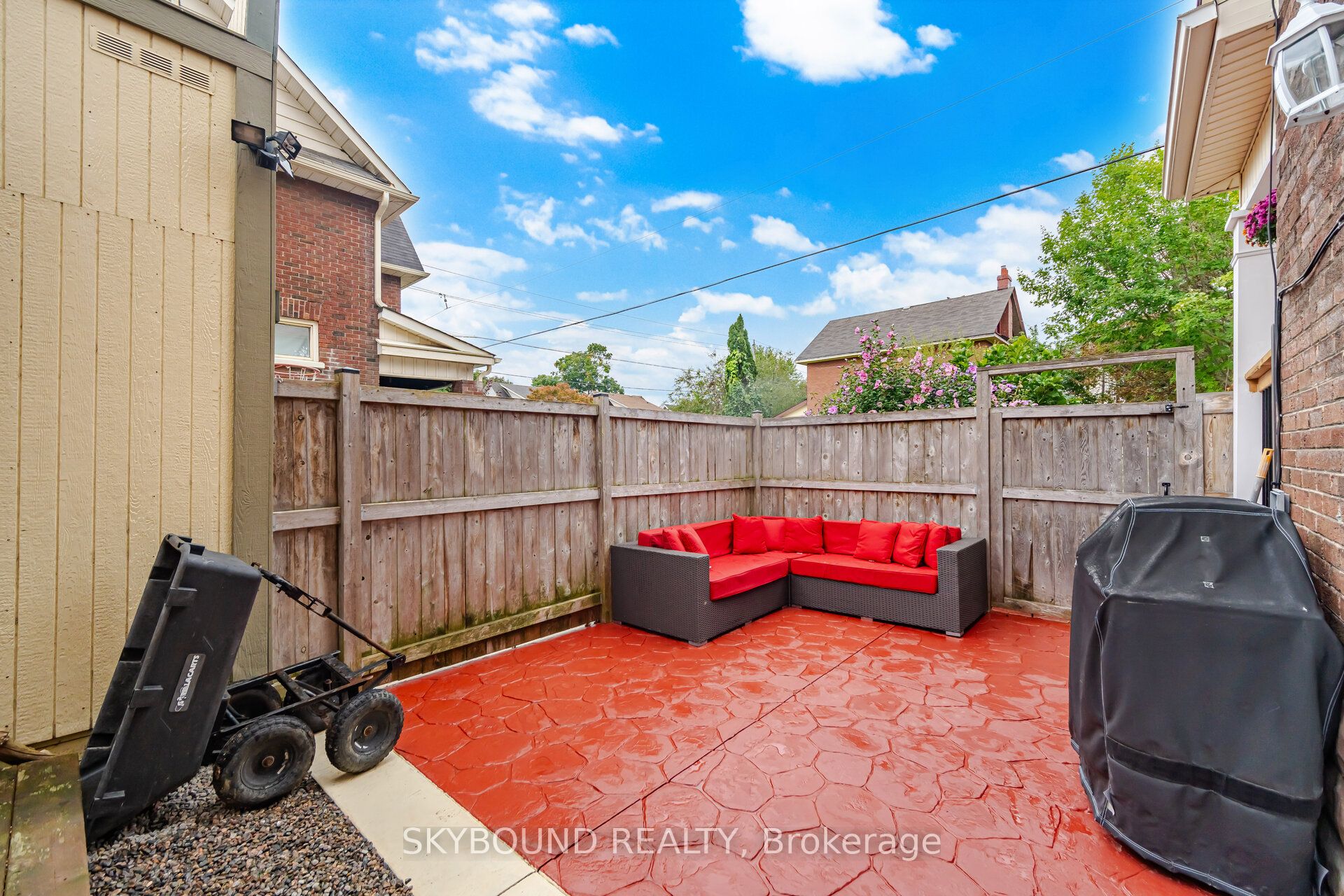 27 Rowe Street Property Photo 45