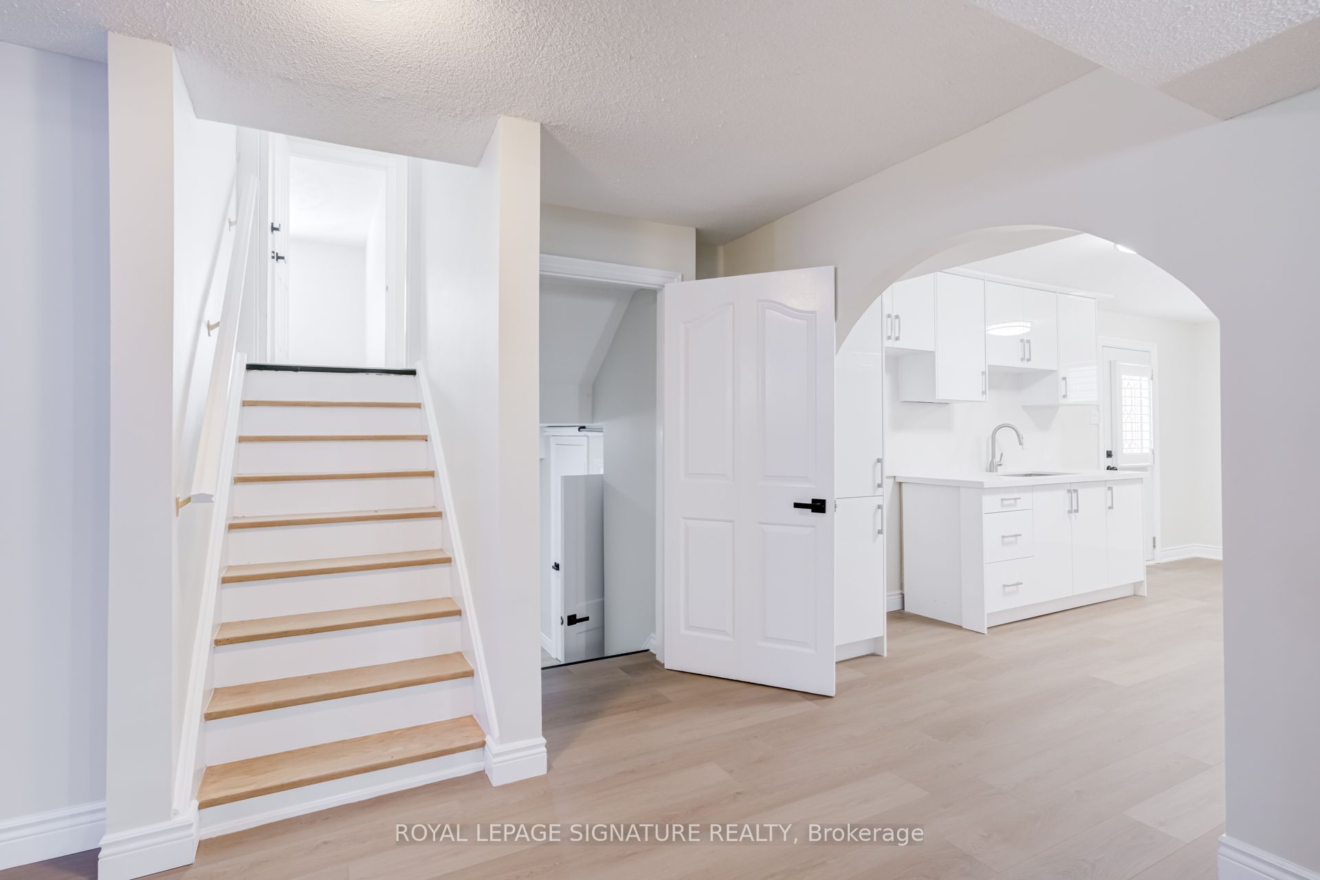 40 Beamsville Drive Property Photo 32