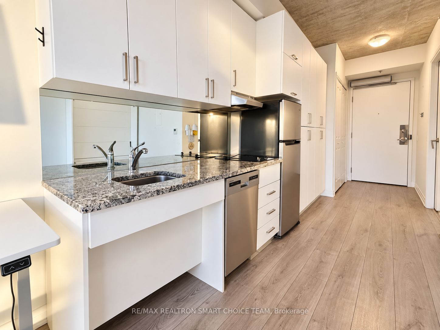 1900 Simcoe Street N 721 Property Photo 6