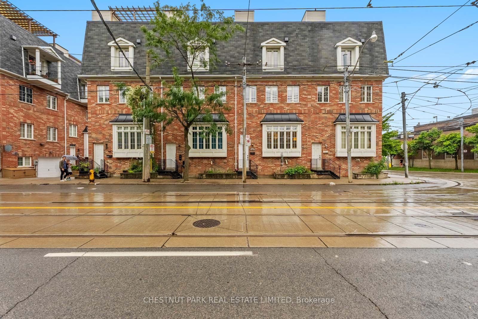 1437 Queen Street E Property Photo 1
