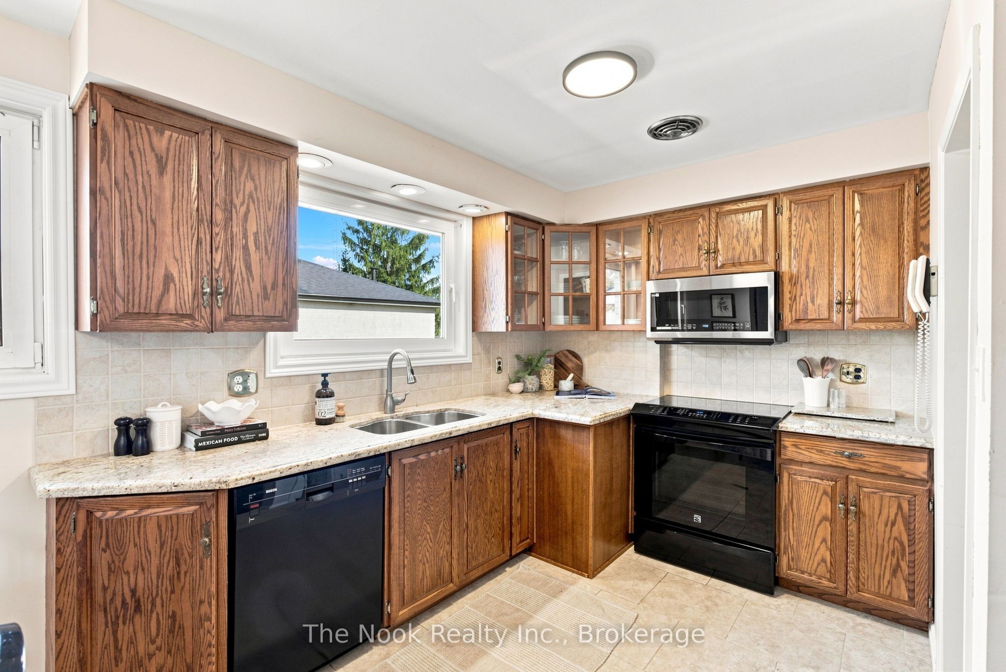 274 Labrador Drive Property Photo 14