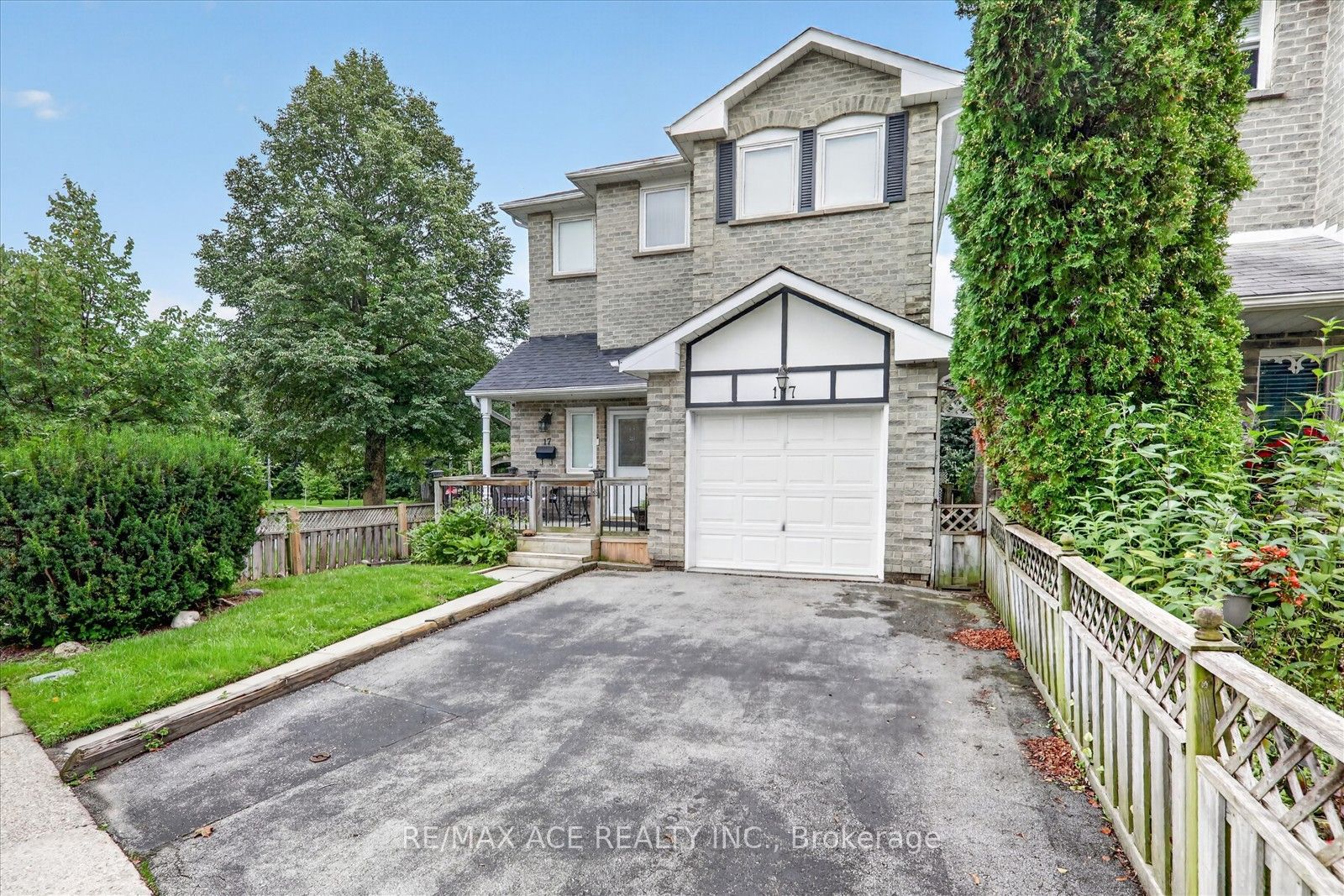 17 Whittington Court Property Photo 2