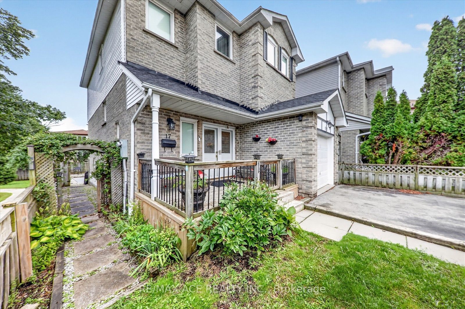 17 Whittington Court Property Photo 3