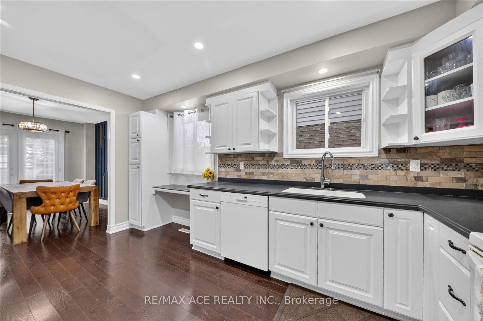 17 Whittington Court Property Photo 8