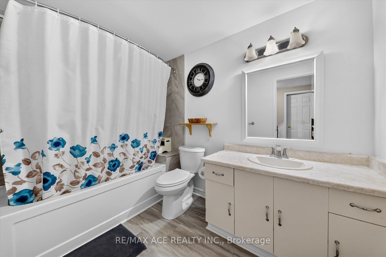 17 Whittington Court Property Photo 30
