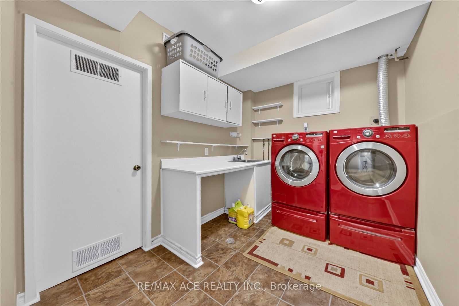 17 Whittington Court Property Photo 32