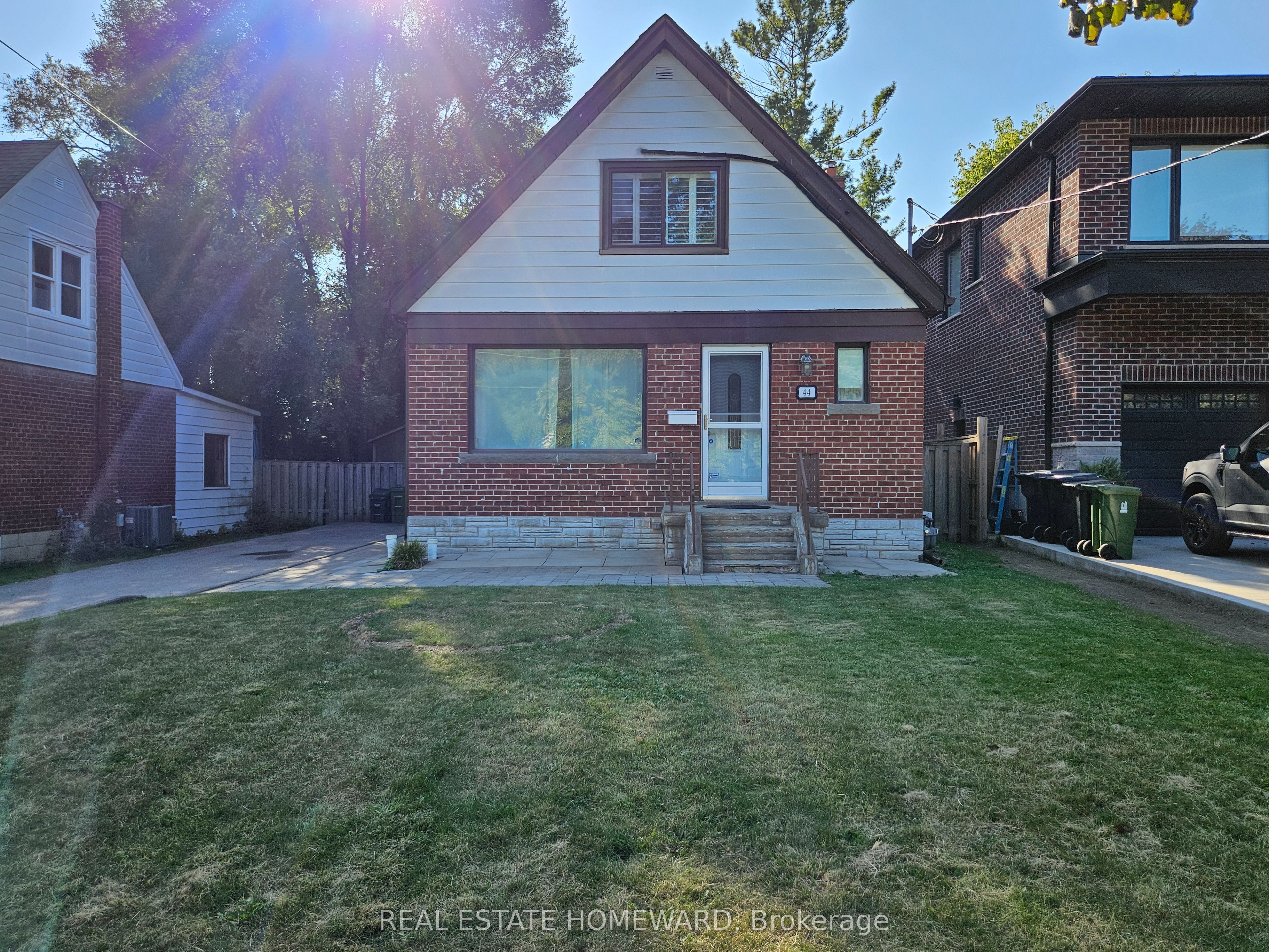 44 Harris Park Drive Property Photo 2