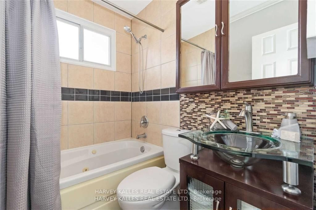 709 Annland Street Main Property Photo 12