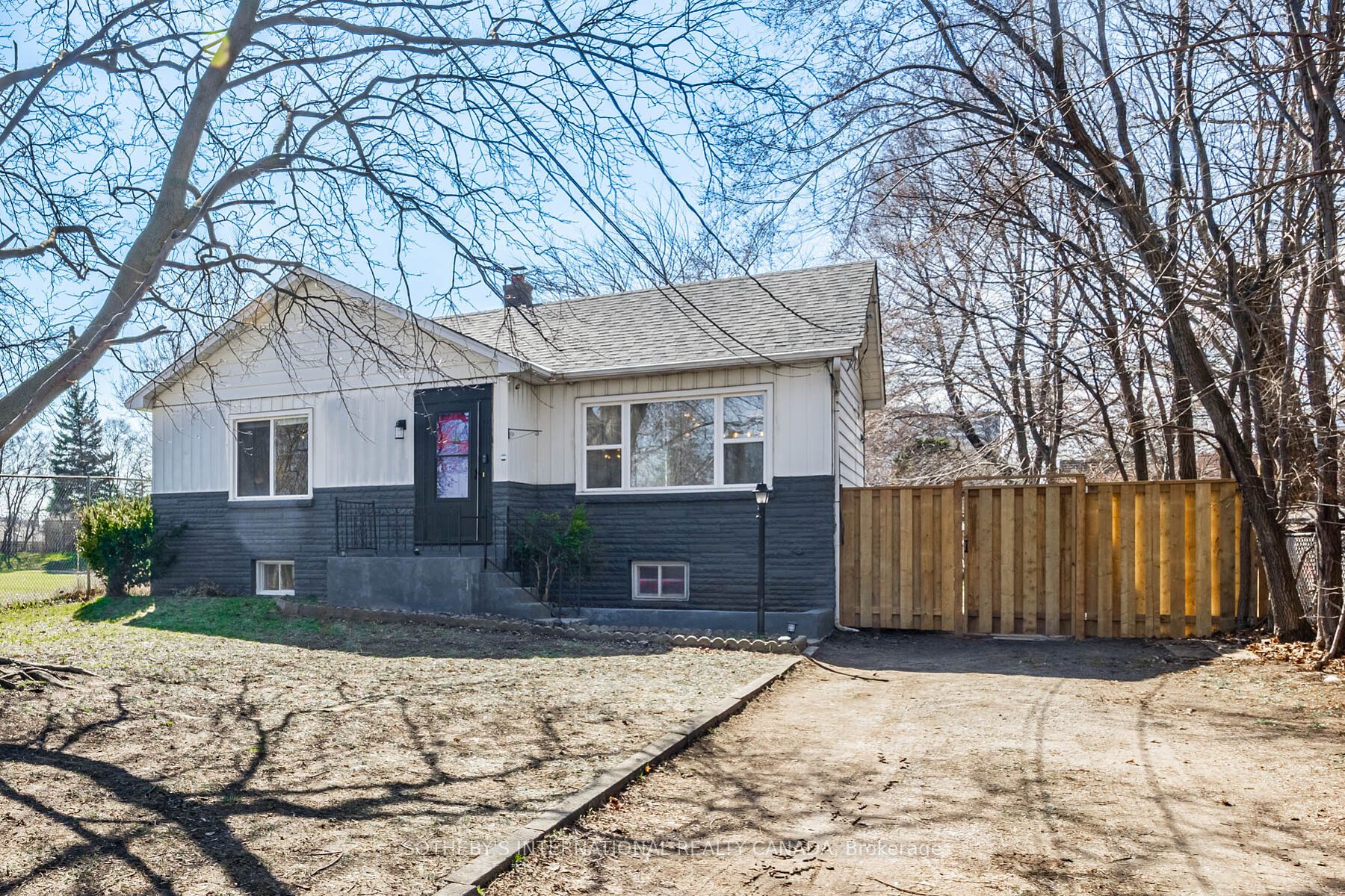 4075a Lawrence Avenue E Property Photo 3