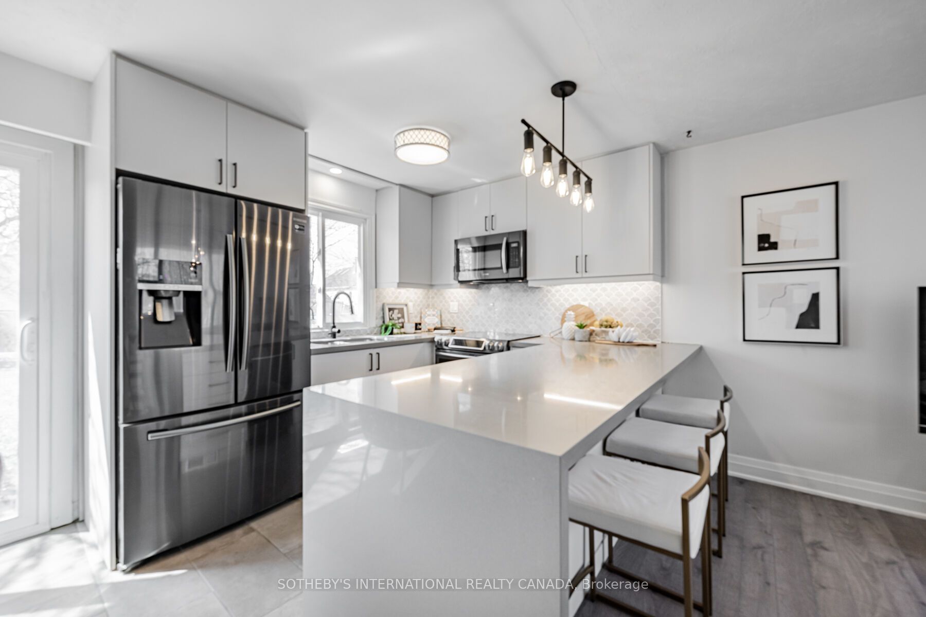 4075a Lawrence Avenue E Property Photo 9