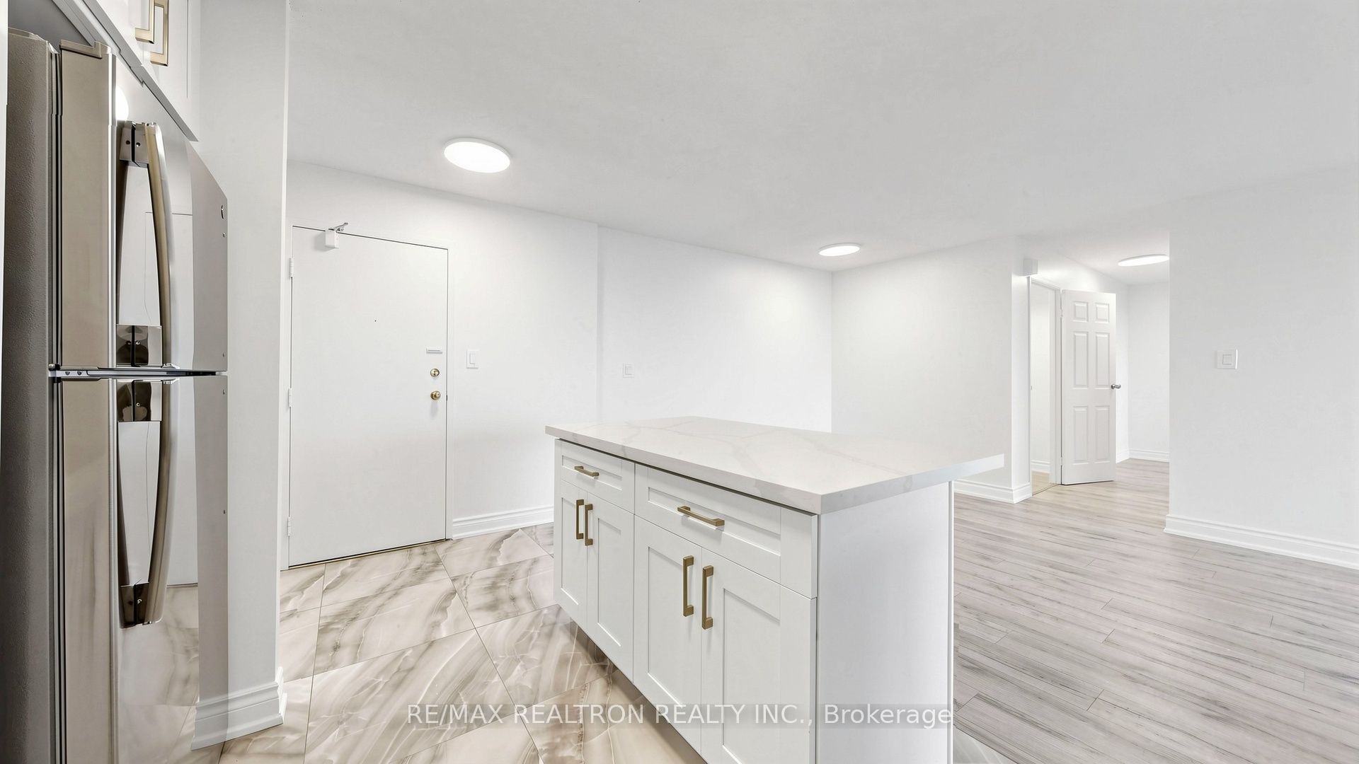 100 Wingarden Court 1011 Property Photo 16