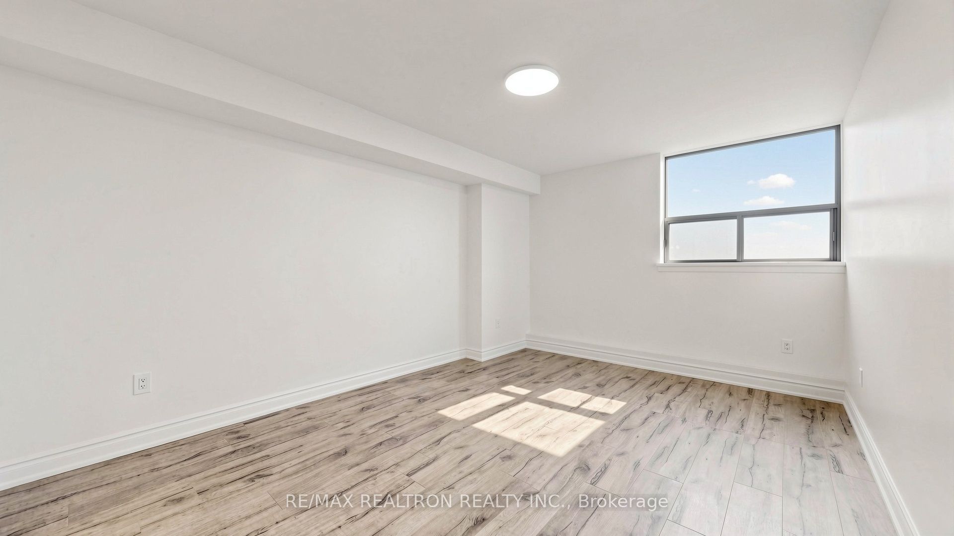 100 Wingarden Court 1011 Property Photo 19