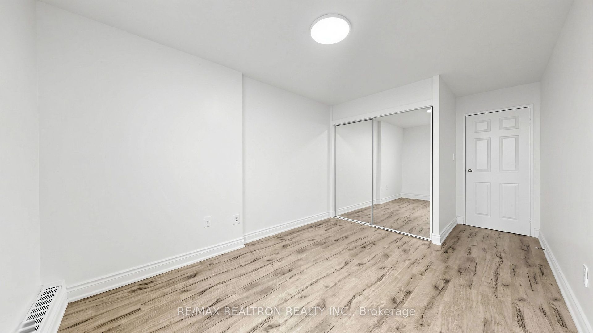 100 Wingarden Court 1011 Property Photo 26