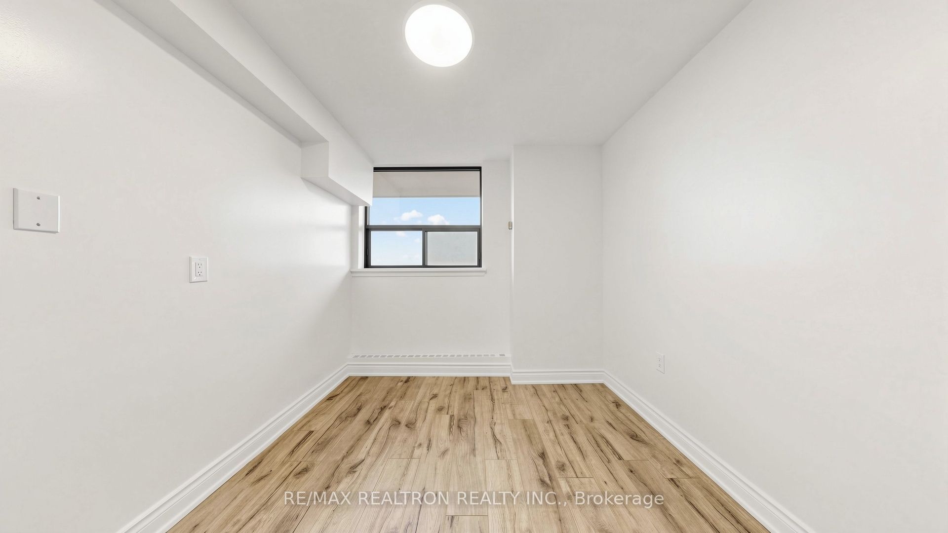100 Wingarden Court 1011 Property Photo 28