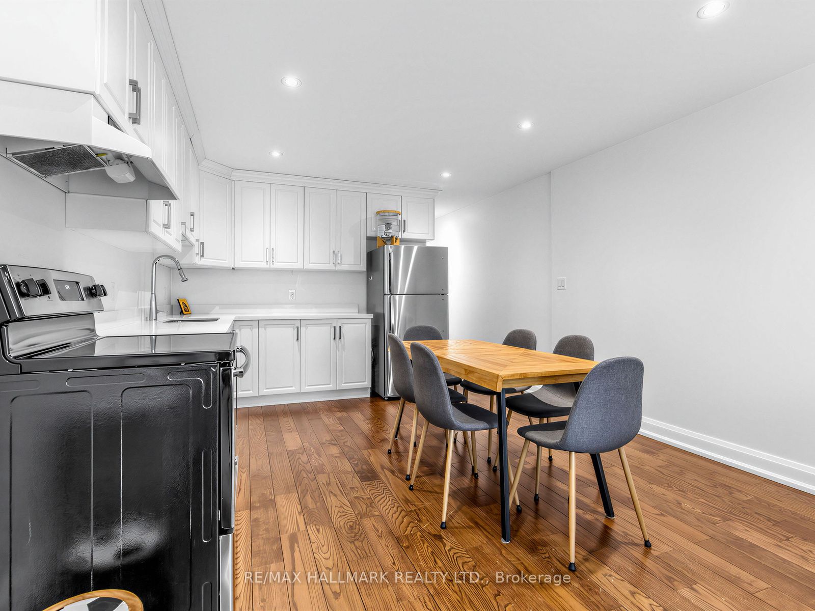 1924 Danforth Avenue Property Photo 20