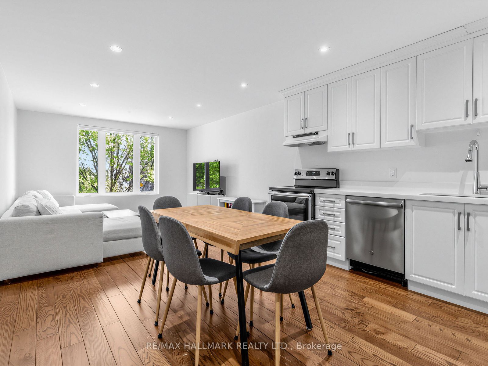 1924 Danforth Avenue Property Photo 21