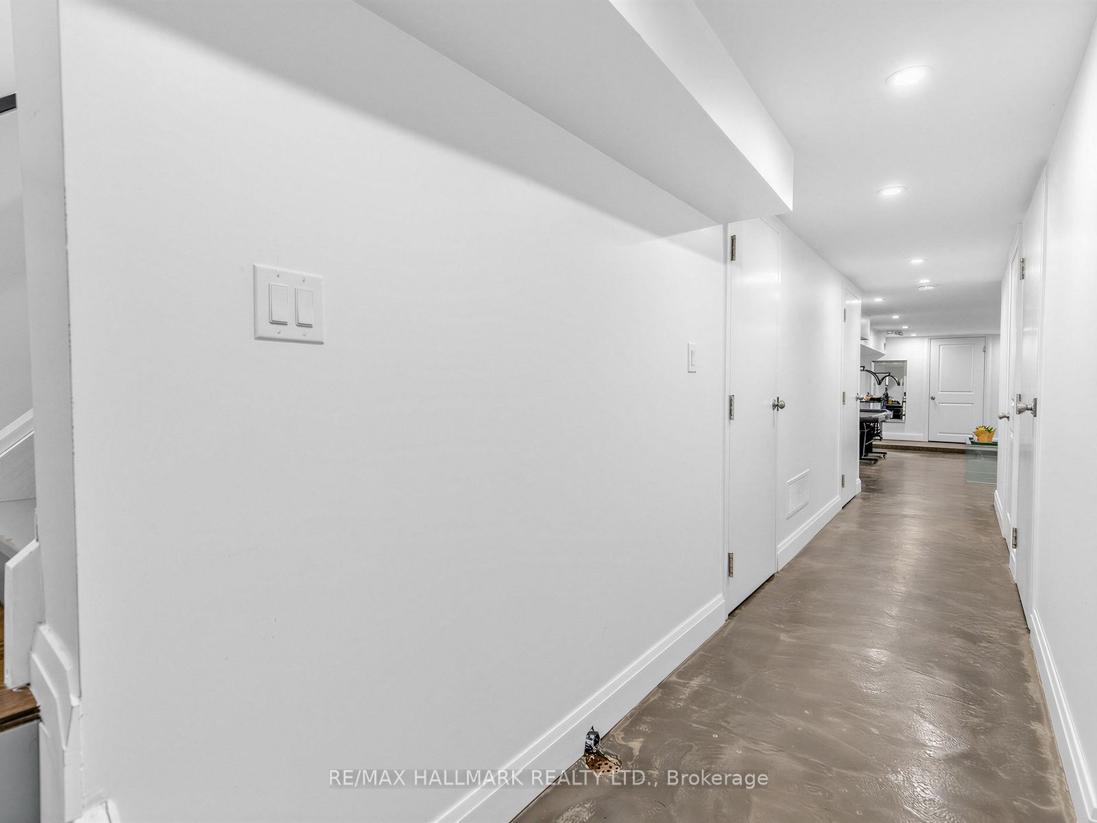 1924 Danforth Avenue Property Photo 27