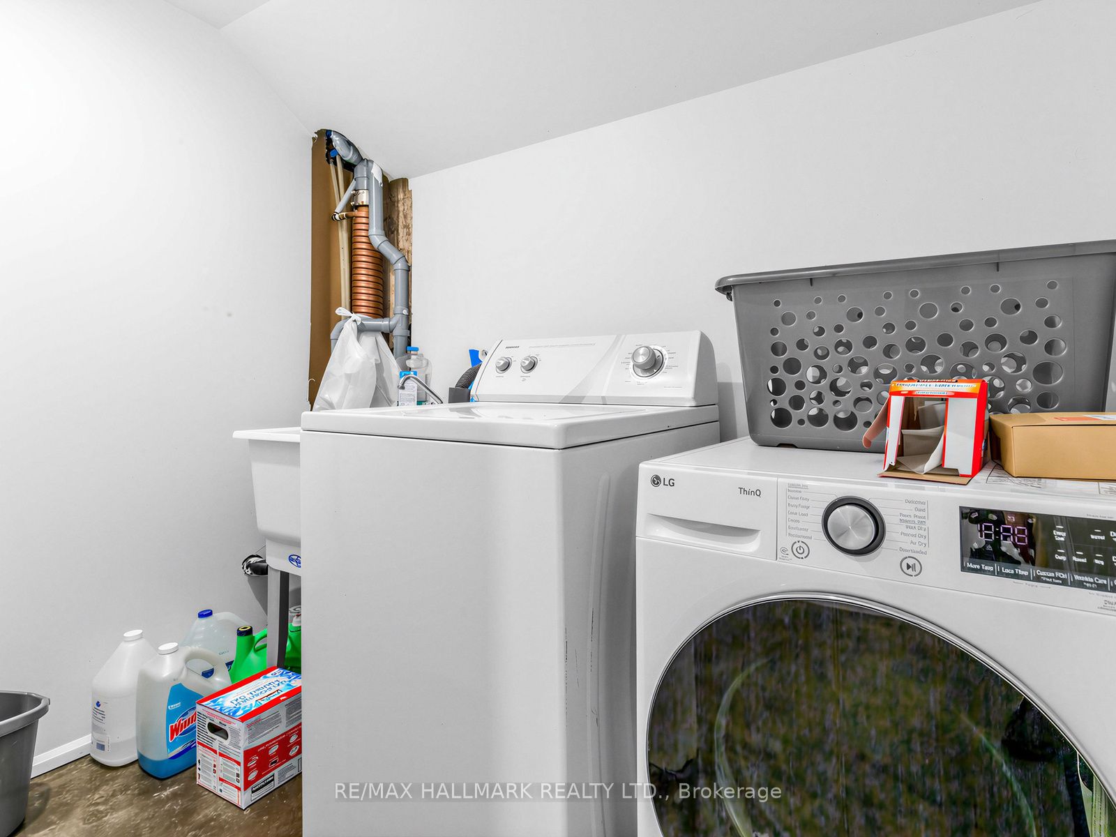 1924 Danforth Avenue Property Photo 31