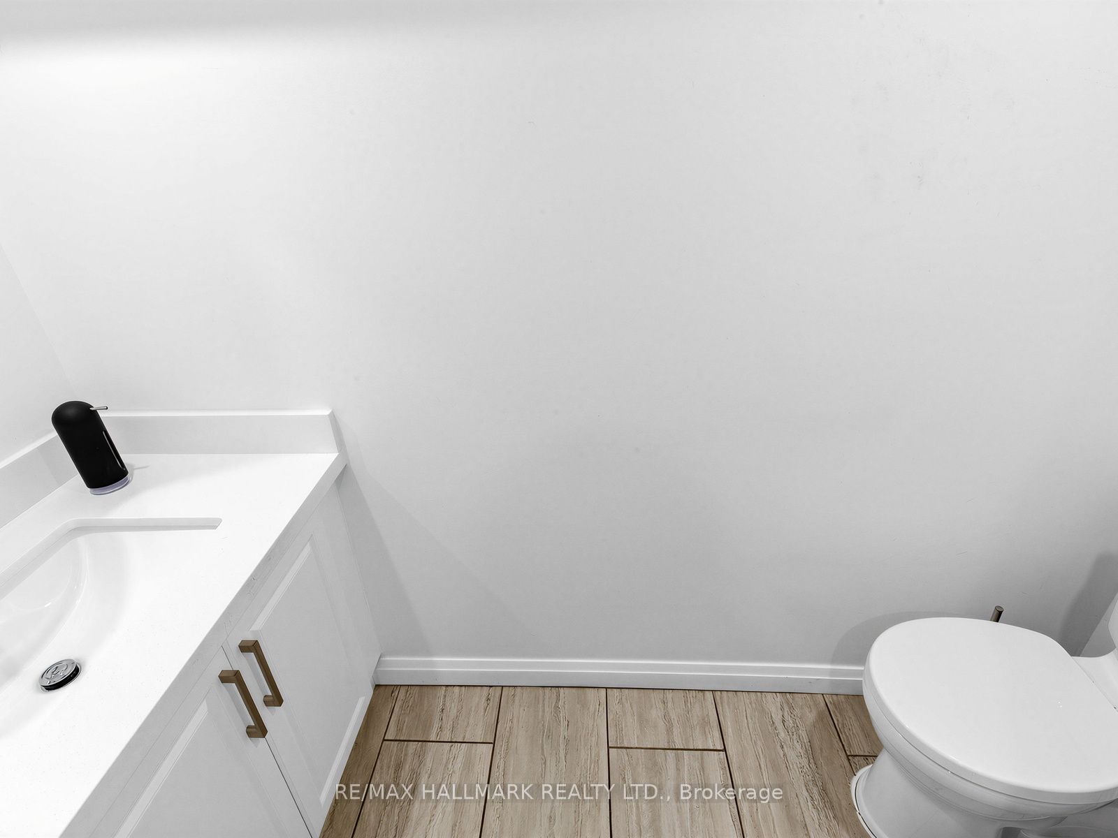 1924 Danforth Avenue Property Photo 32