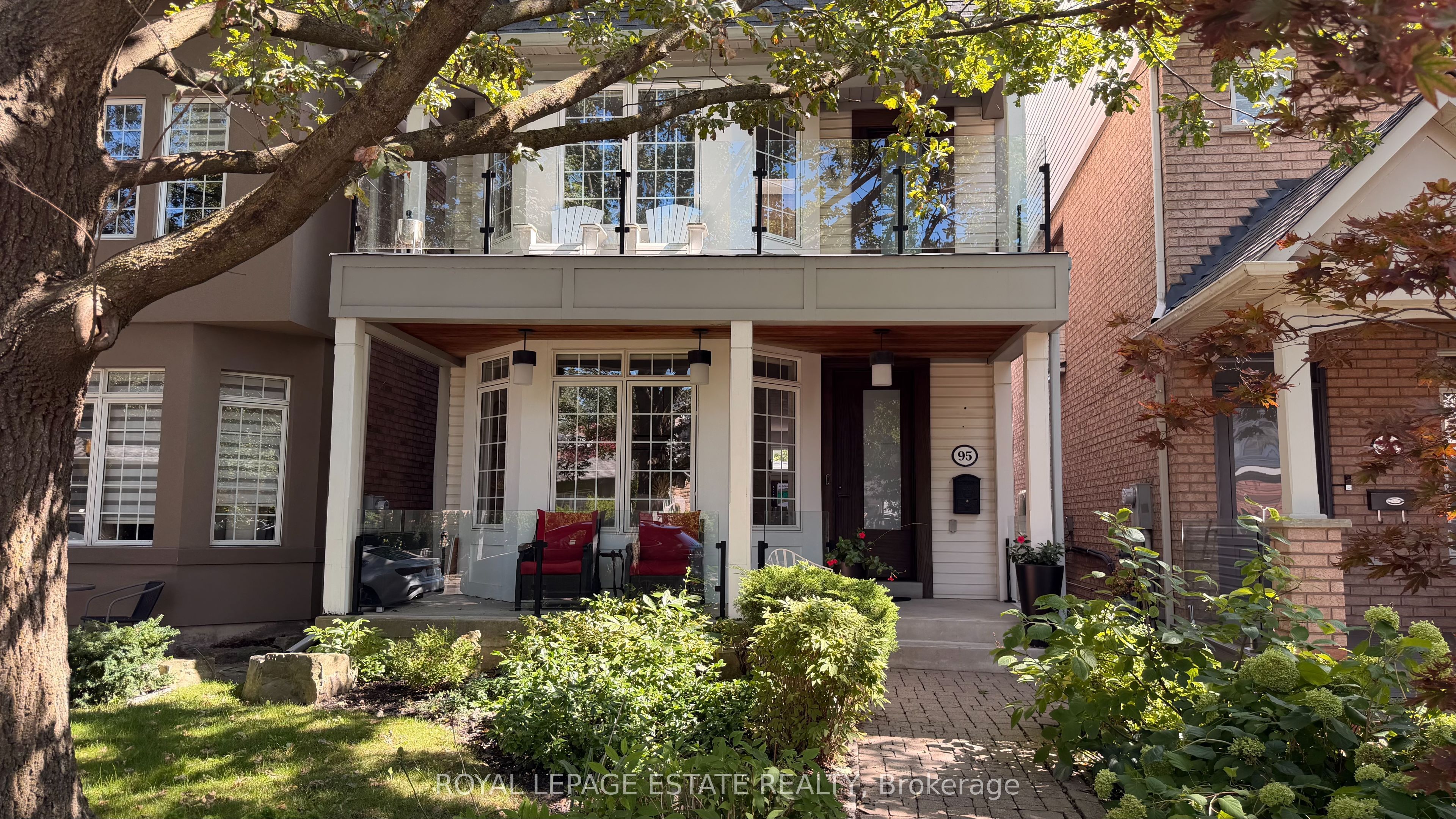 95 Boardwalk Drive Property Photo 1