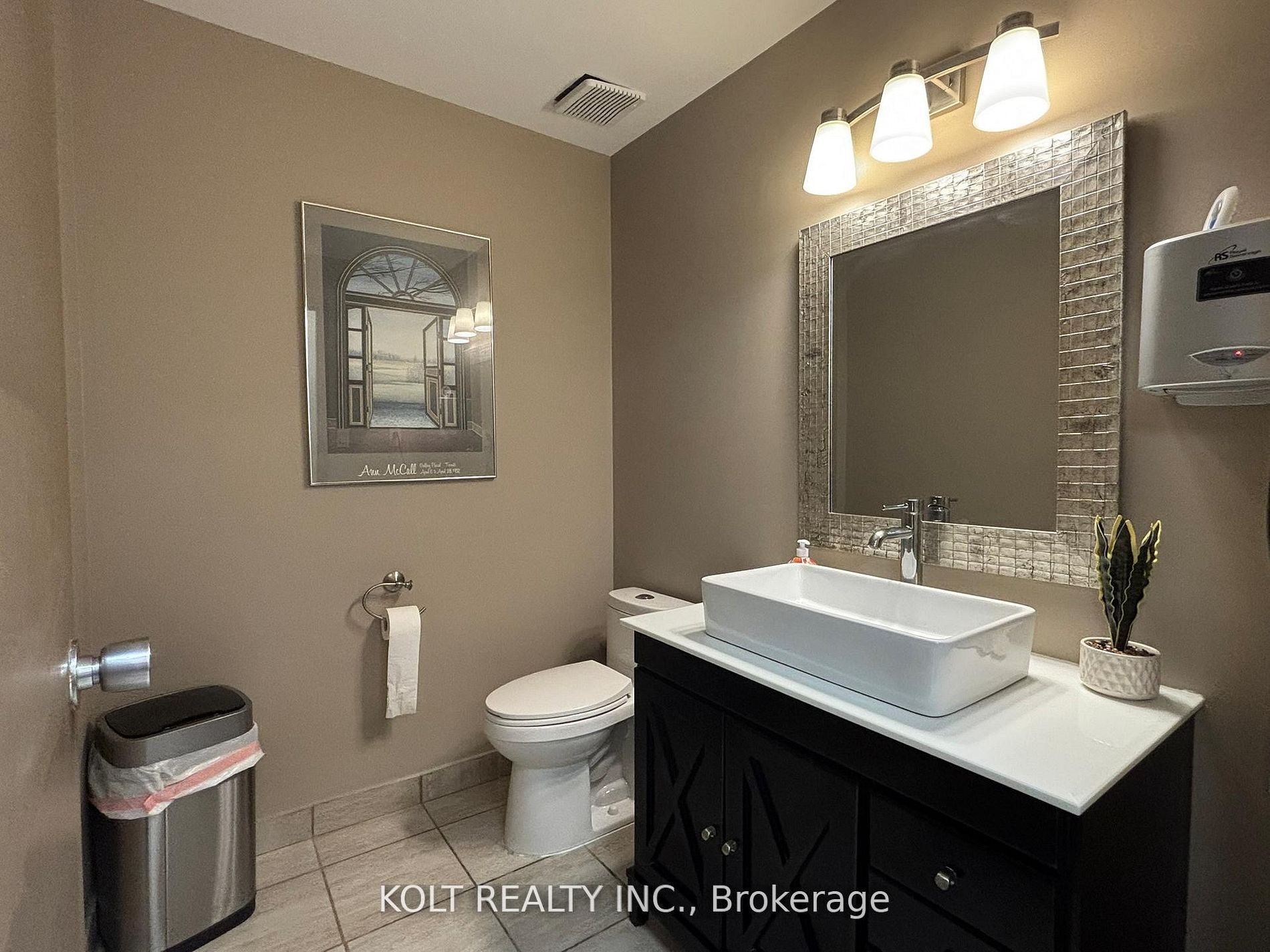 525 Milner Avenue 1 Property Photo 5