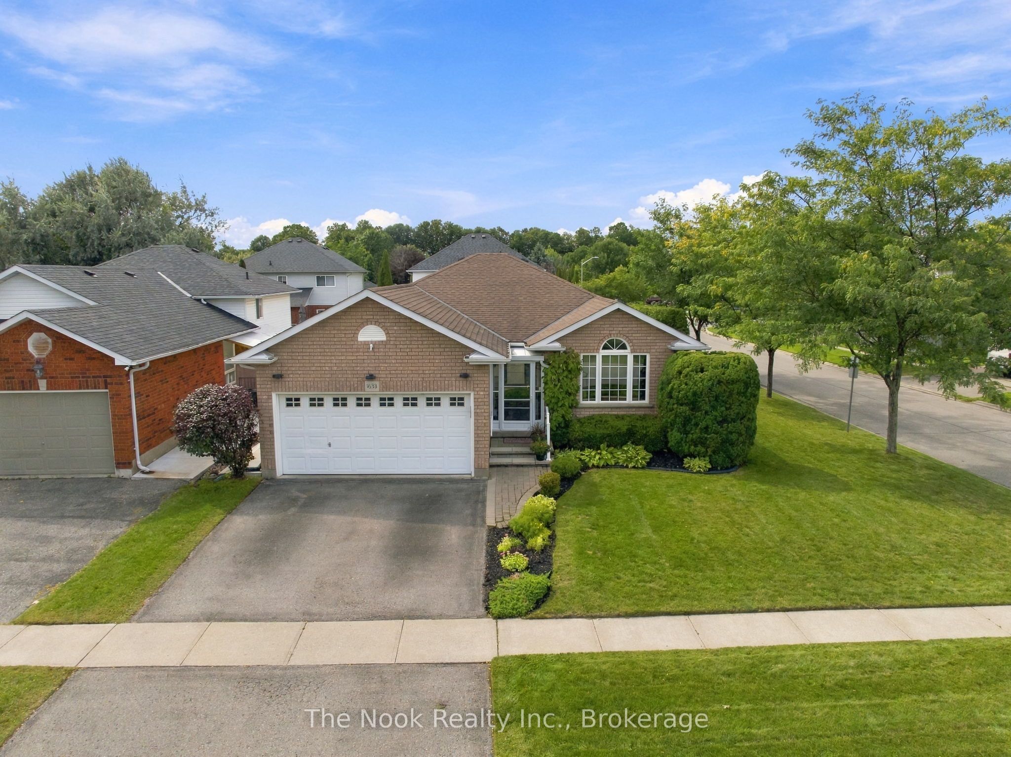 1633 Erindale Crescent