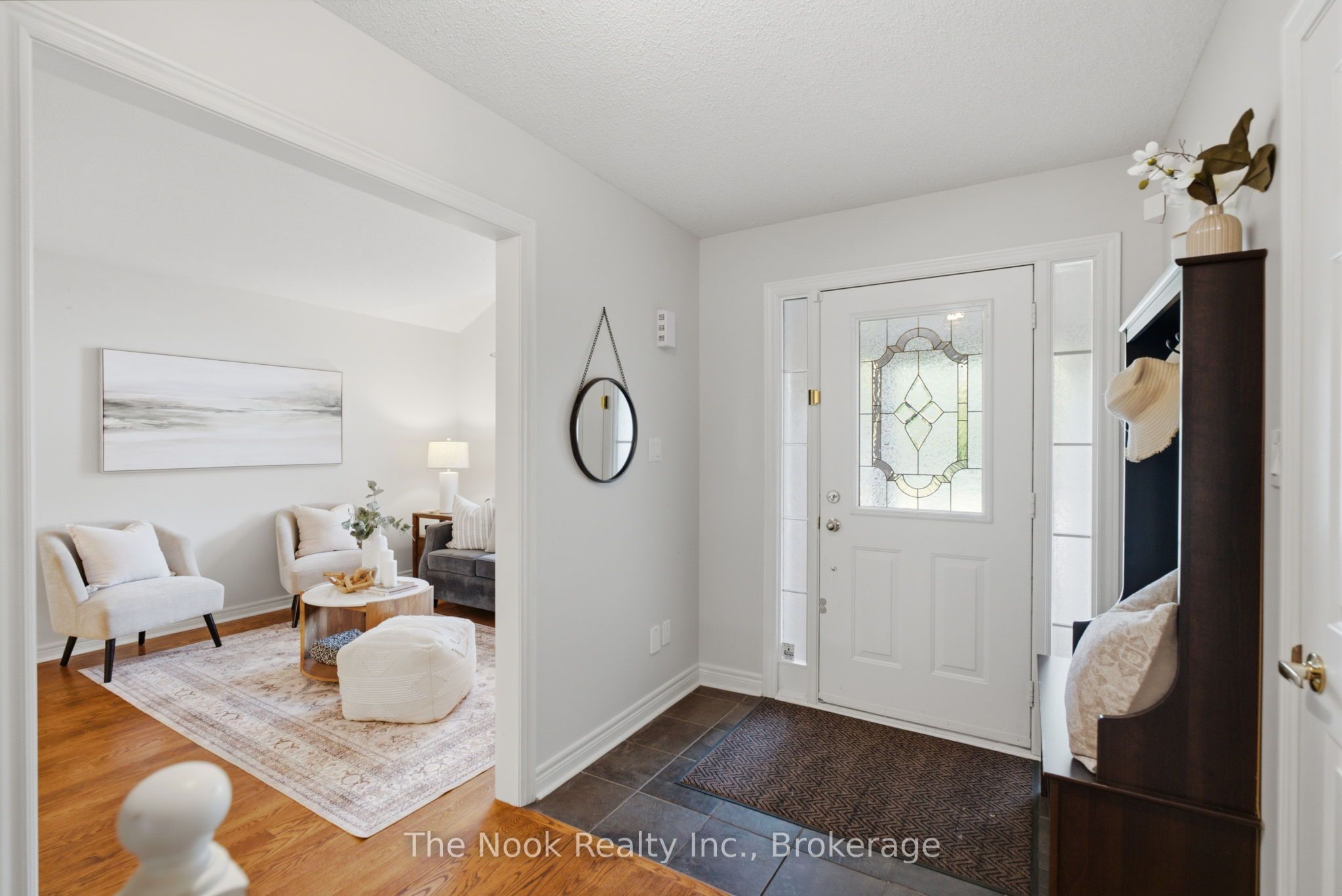 1633 Erindale Crescent Property Photo 5