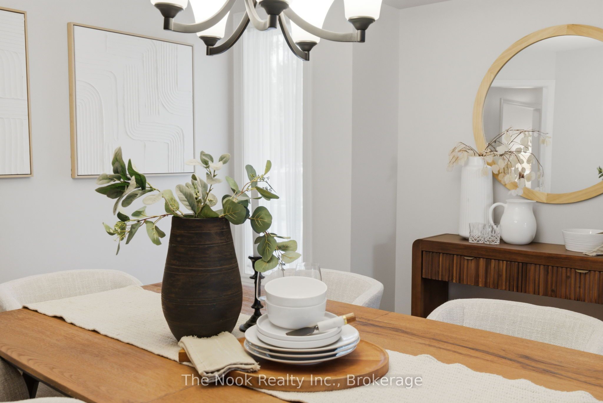 1633 Erindale Crescent Property Photo 8