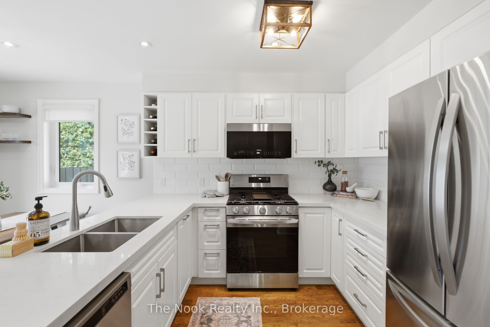 1633 Erindale Crescent Property Photo 10
