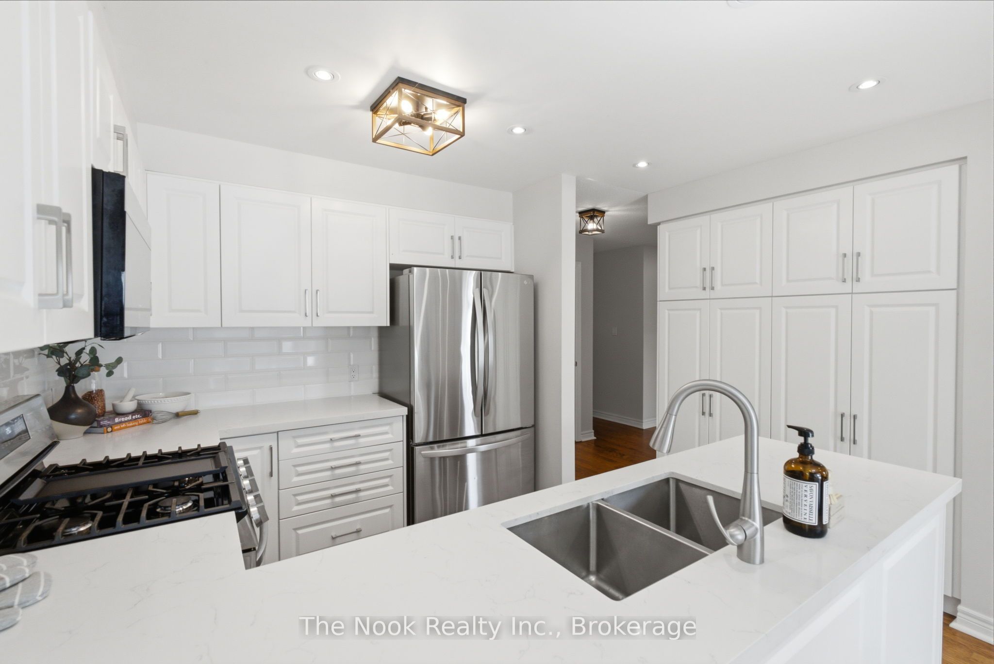 1633 Erindale Crescent Property Photo 11