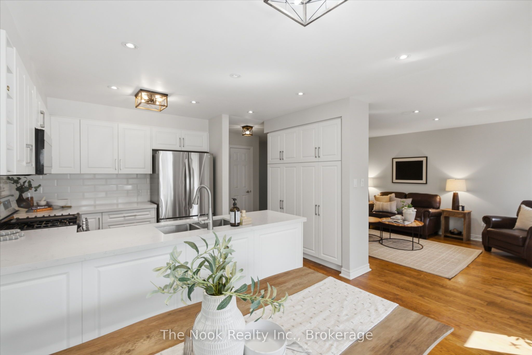 1633 Erindale Crescent Property Photo 12