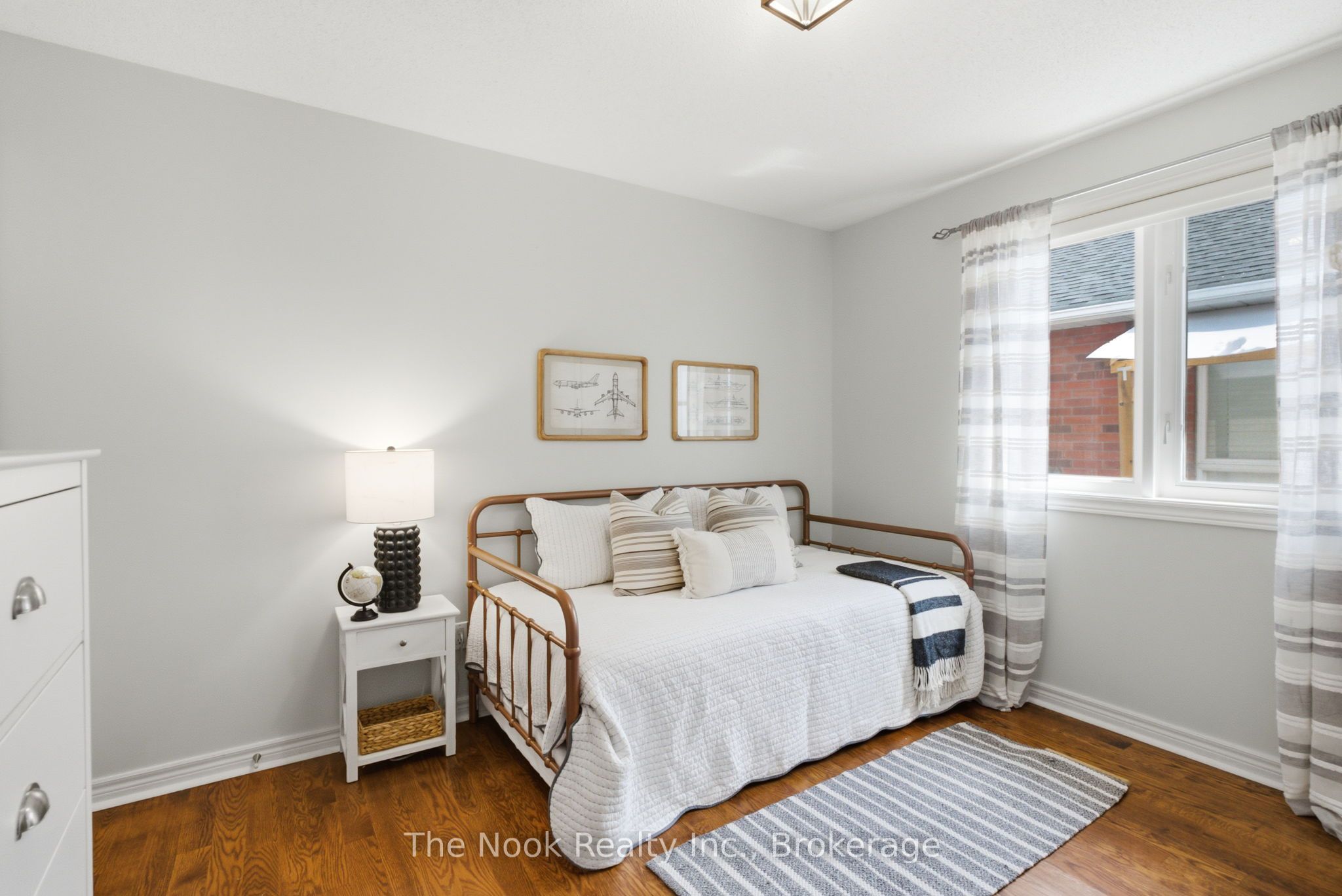 1633 Erindale Crescent Property Photo 20