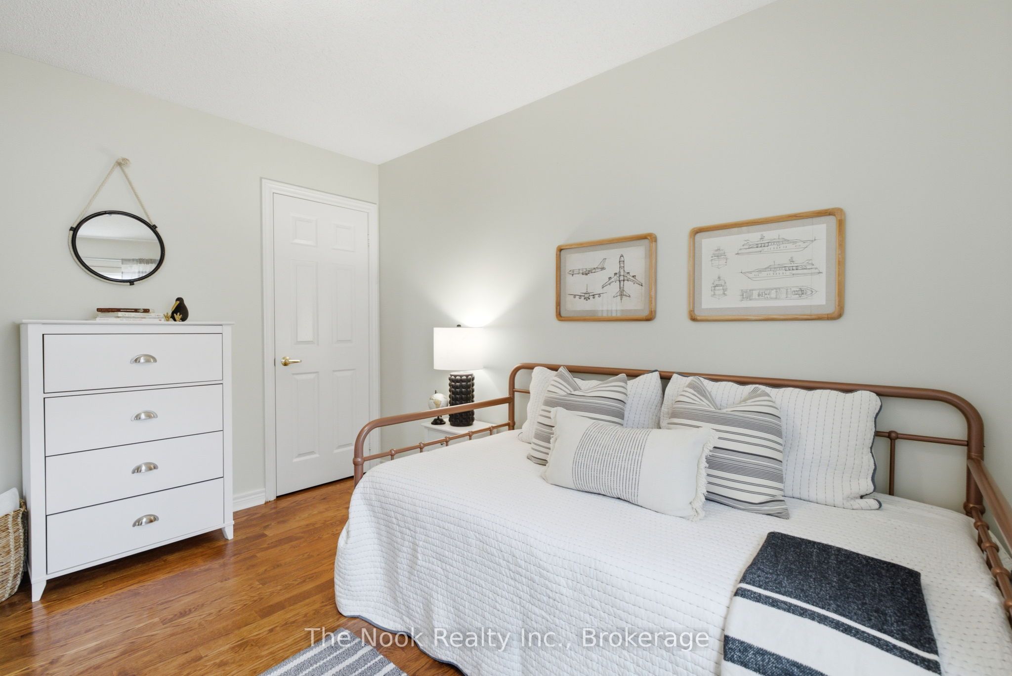 1633 Erindale Crescent Property Photo 21