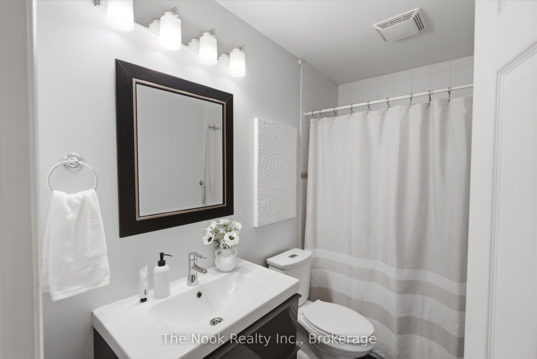 1633 Erindale Crescent Property Photo 22