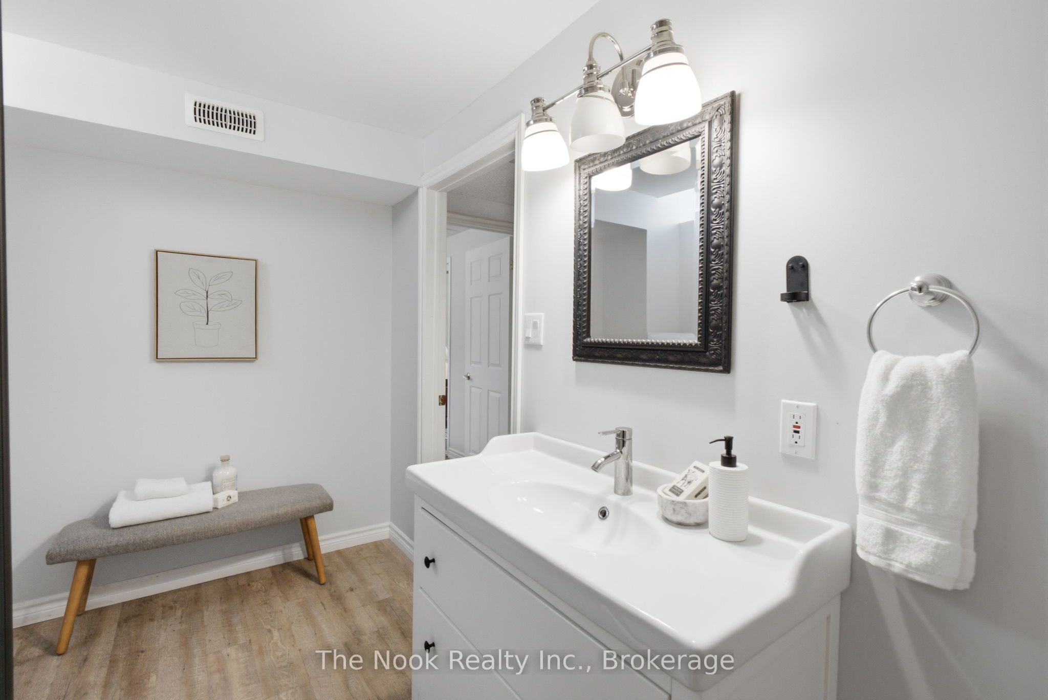 1633 Erindale Crescent Property Photo 32