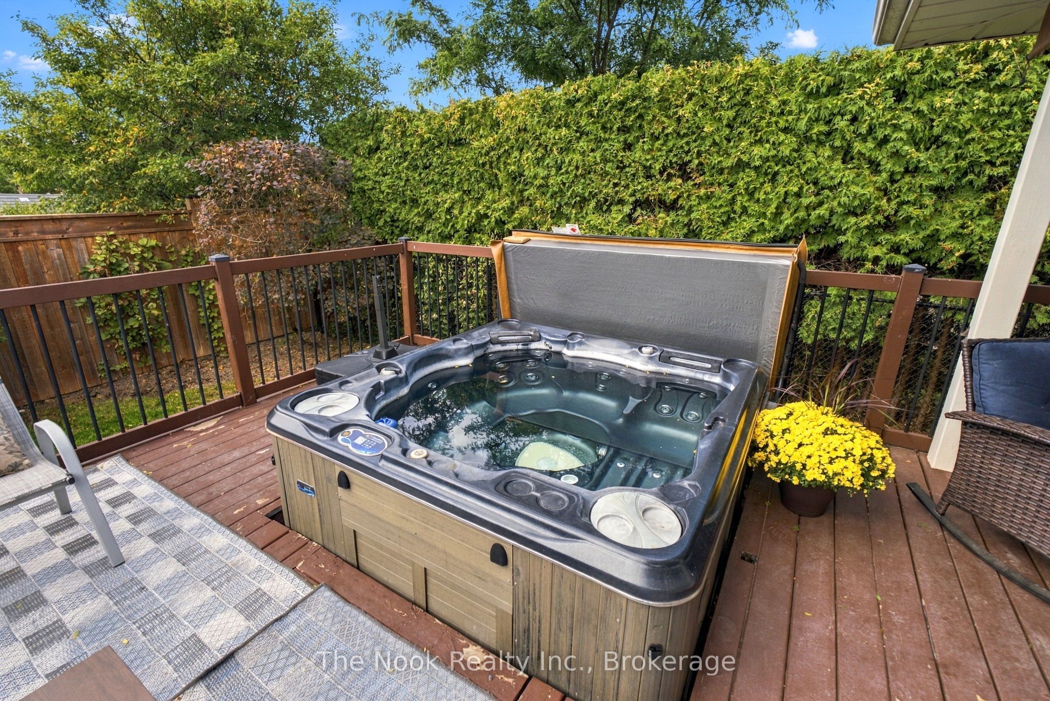 1633 Erindale Crescent Property Photo 35