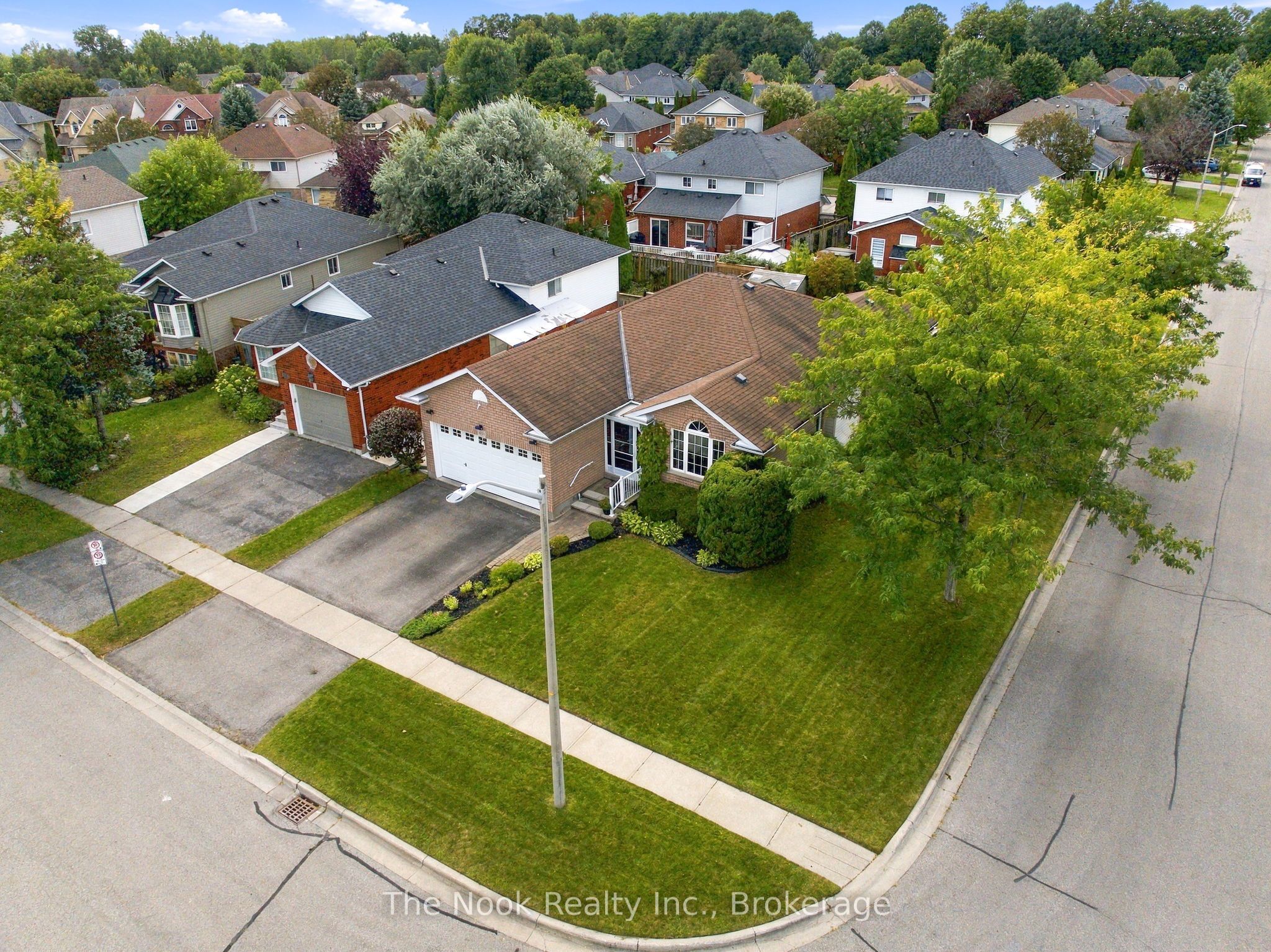 1633 Erindale Crescent Property Photo 38