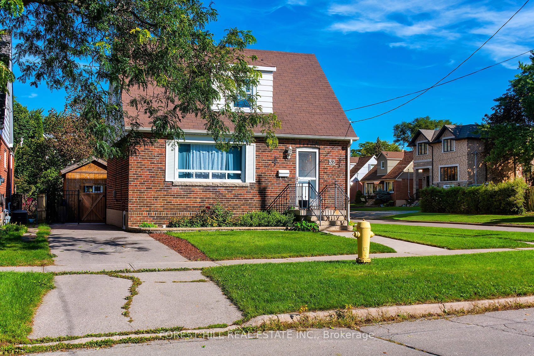 32 Stamford Square N Property Photo 1