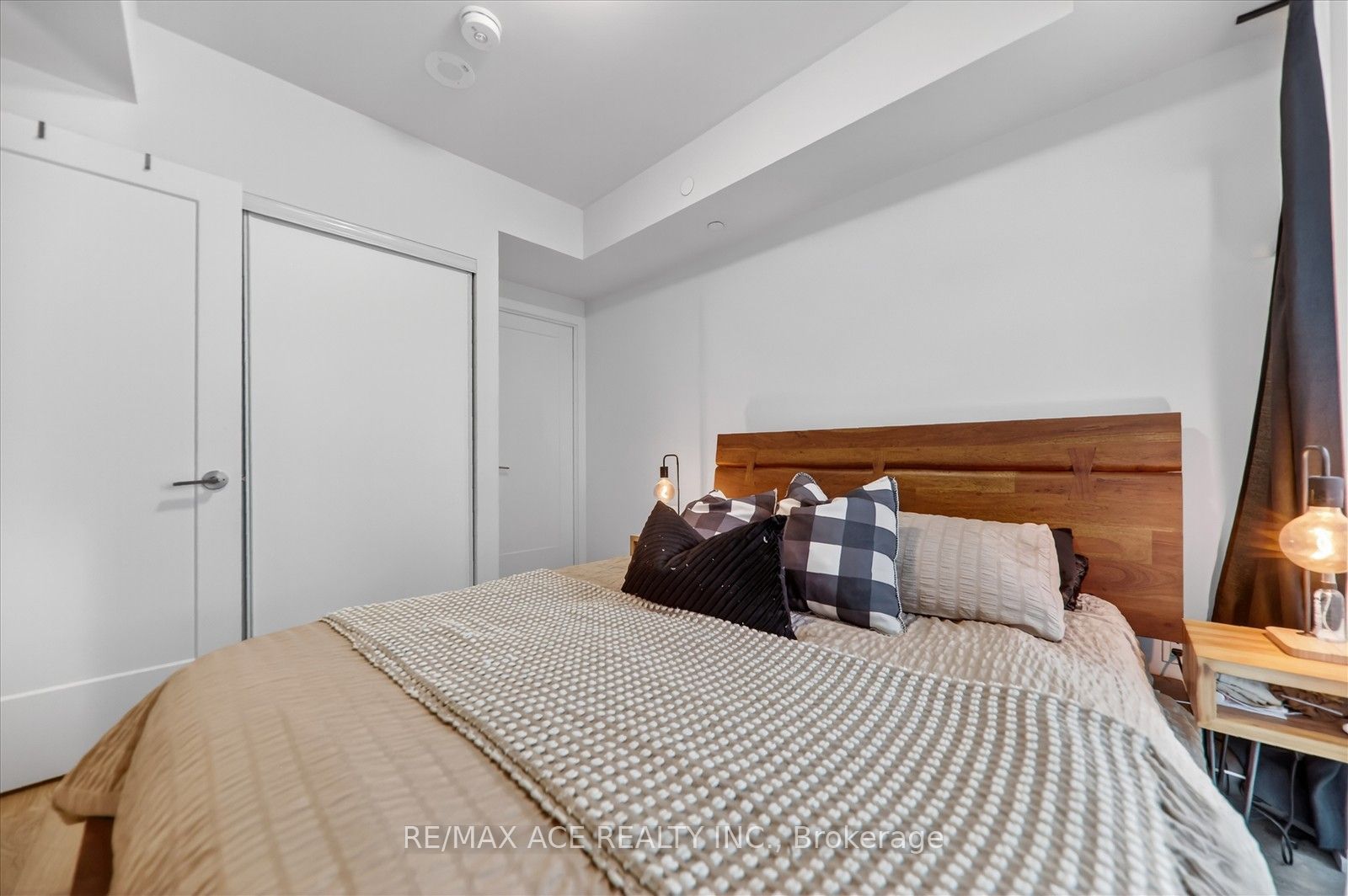 2550 Simcoe Street N 809 Property Photo 31
