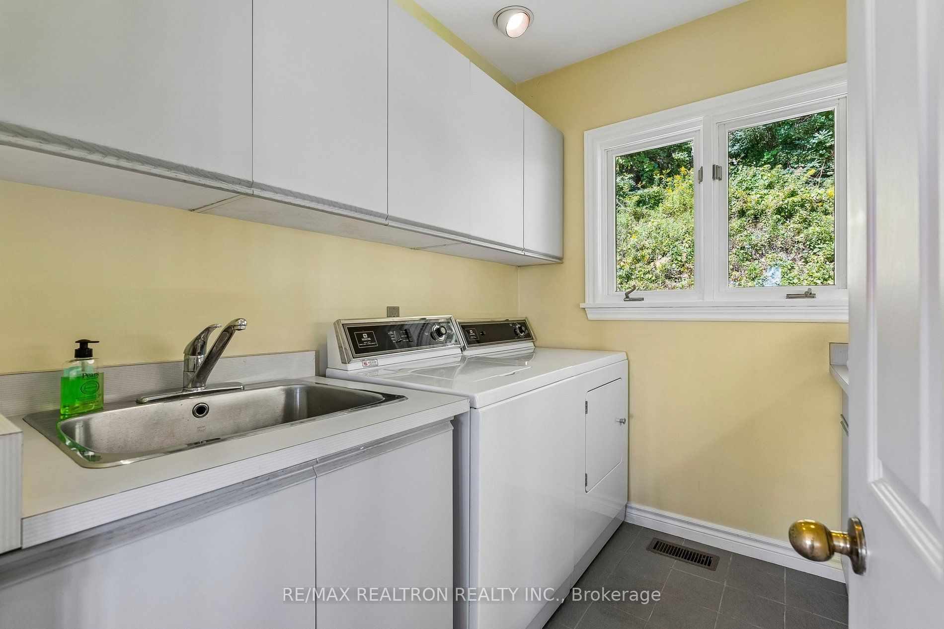 1 Ledge Road Property Photo 21