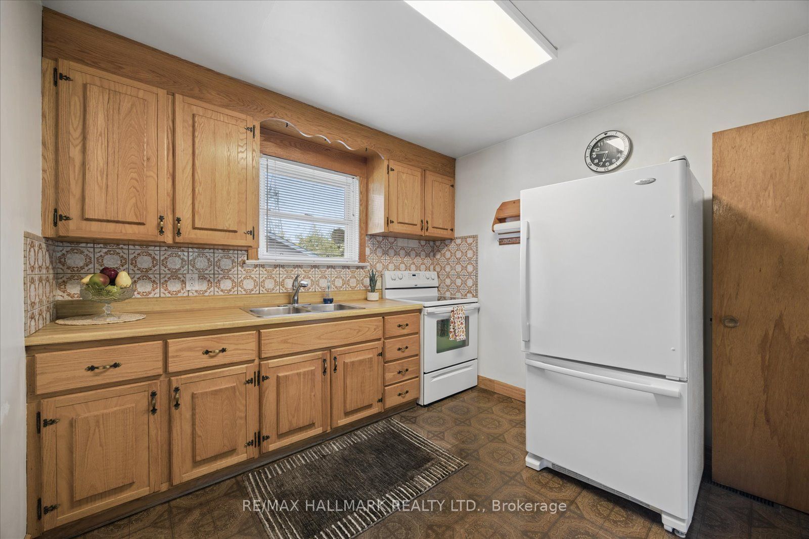 139 Elinor Avenue Property Photo 8